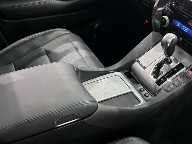 トヨタ アルファード ３．５ エグゼクティブ ラウンジ Ｓ R1年 (関東) 99