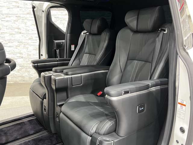 トヨタ アルファード ３．５ エグゼクティブ ラウンジ Ｓ R1年 (関東) 99