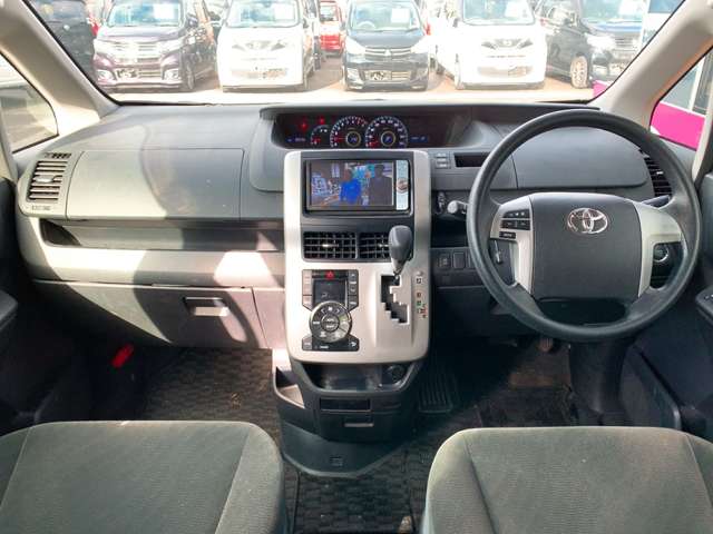 トヨタ ヴォクシー ２．０ Ｘ Ｌエディション H23年 (九州・沖縄) 99