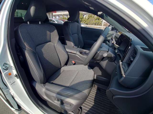 トヨタ クラウン　クロスオーバー　ハイブリッド ２．５ Ｇ Ｅ－ＦＯＵＲ ４ＷＤ R6年 (中国) 99