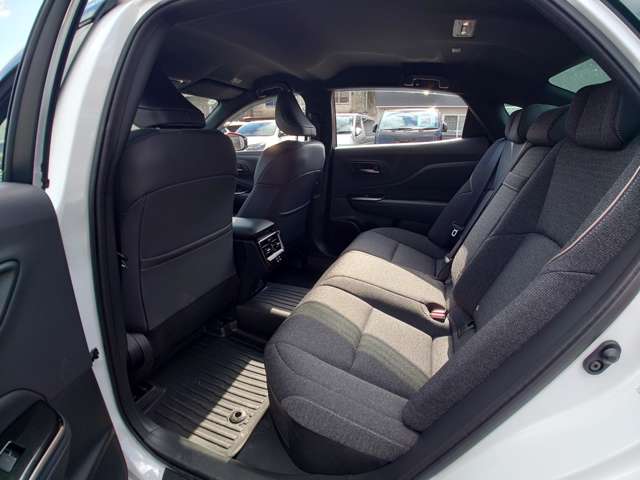 トヨタ クラウン　クロスオーバー　ハイブリッド ２．５ Ｇ Ｅ－ＦＯＵＲ ４ＷＤ R6年 (中国) 99