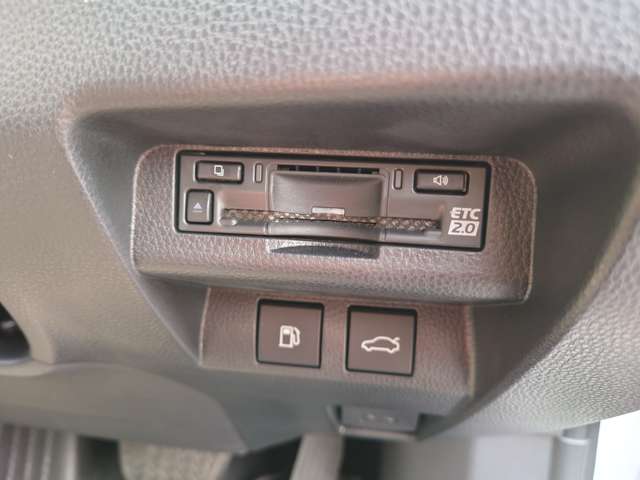 トヨタ クラウン　クロスオーバー　ハイブリッド ２．５ Ｇ Ｅ－ＦＯＵＲ ４ＷＤ R6年 (中国) 99