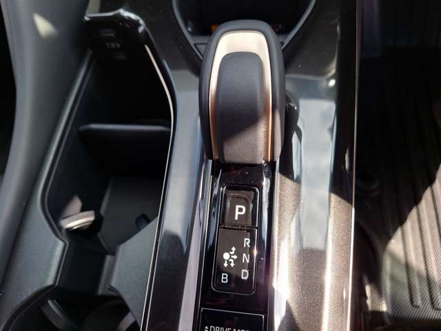 トヨタ クラウン　クロスオーバー　ハイブリッド ２．５ Ｇ Ｅ－ＦＯＵＲ ４ＷＤ R6年 (中国) 99