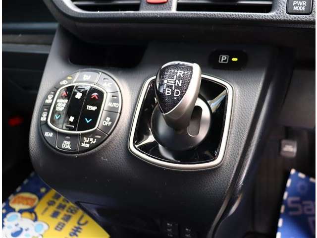 トヨタ ヴォクシー １．８ ハイブリッド Ｖ H26年 (関東) 99