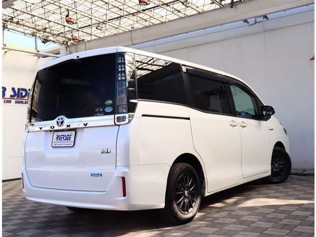 トヨタ ヴォクシー １．８ ハイブリッド Ｖ H26年 (関東) 99