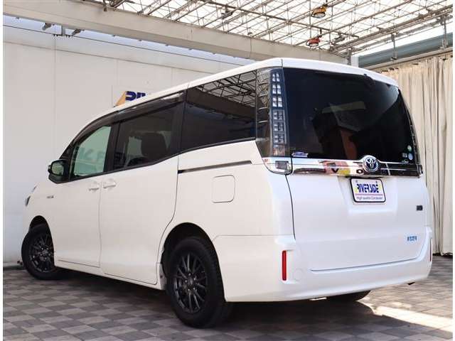 トヨタ ヴォクシー １．８ ハイブリッド Ｖ H26年 (関東) 99