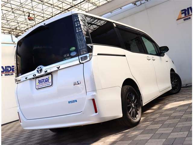 トヨタ ヴォクシー １．８ ハイブリッド Ｖ H26年 (関東) 99