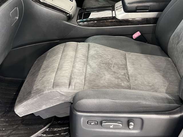 トヨタ アルファード　ハイブリッド ２．４ ＳＲ ４ＷＤ H24年 (関東) 99