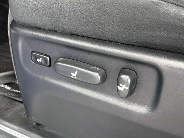 トヨタ アルファード　ハイブリッド ２．４ ＳＲ ４ＷＤ H24年 (関東) 99