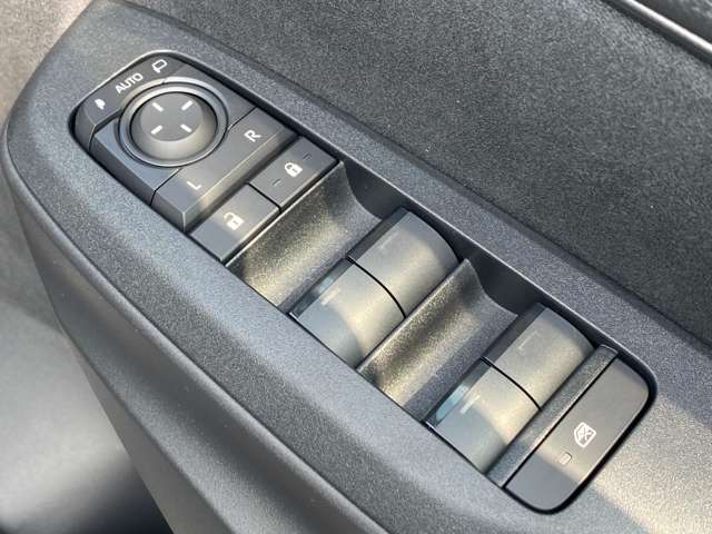 トヨタ ヤリスクロス　ハイブリッド １．５ ハイブリッド Ｚ アドベンチャー R7年 (九州・沖縄) 99