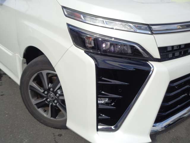 トヨタ ヴォクシー ２．０ ＺＳ 煌ＩＩＩ R3年 (中国) 99