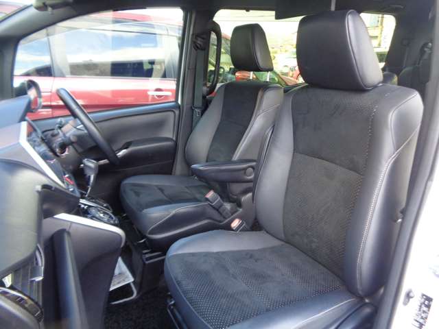 トヨタ ヴォクシー ２．０ ＺＳ 煌ＩＩＩ R3年 (中国) 99