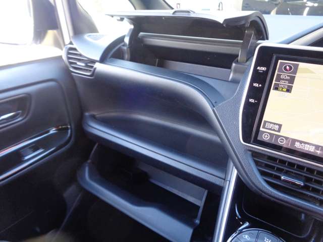 トヨタ ヴォクシー ２．０ ＺＳ 煌ＩＩＩ R3年 (中国) 99