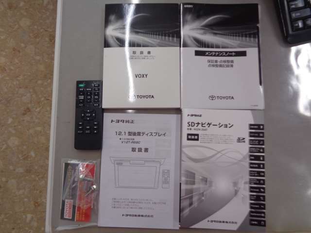 トヨタ ヴォクシー ２．０ ＺＳ 煌ＩＩＩ R3年 (中国) 99