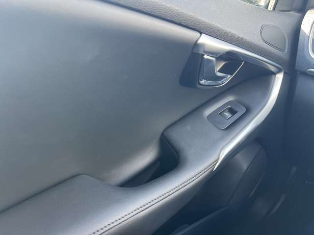 ボルボ Ｖ４０ Ｄ４ インスクリプション ディーゼルターボ R1年 (東北) 99