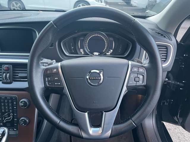 ボルボ Ｖ４０ Ｄ４ インスクリプション ディーゼルターボ R1年 (東北) 99