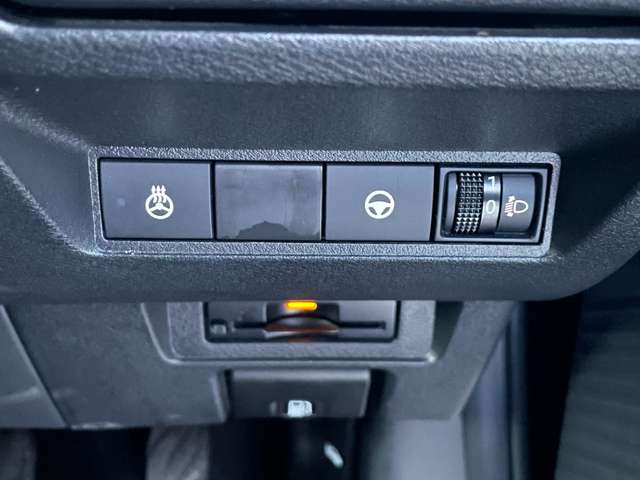 日産 ノート １．２ Ｘ ＦＯＵＲ ４ＷＤ R4年 (東北) 99