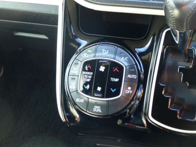 トヨタ ノア ２．０ ＳＩ ＷＸＢＩＩ R2年 (東北) 99