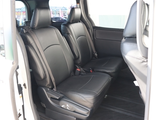 トヨタ ノア ２．０ ＳＩ ＷＸＢ H30年 (関東) 99