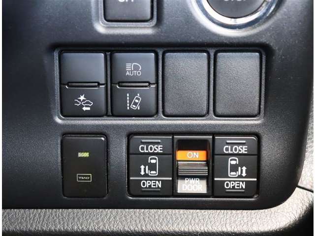 トヨタ ノア ２．０ ＳＩ ＷＸＢ H30年 (関東) 99