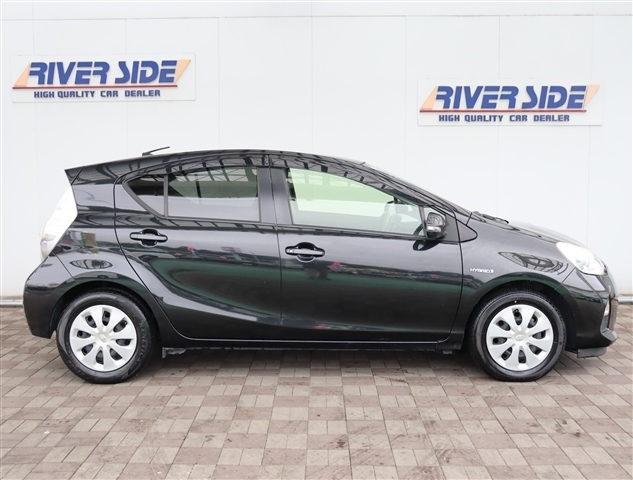 トヨタ アクア １．５ Ｓ H25年 (関東) 99