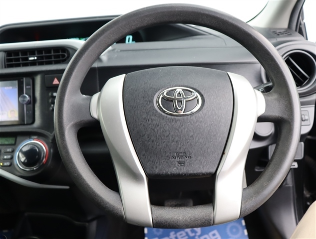 トヨタ アクア １．５ Ｓ H25年 (関東) 99