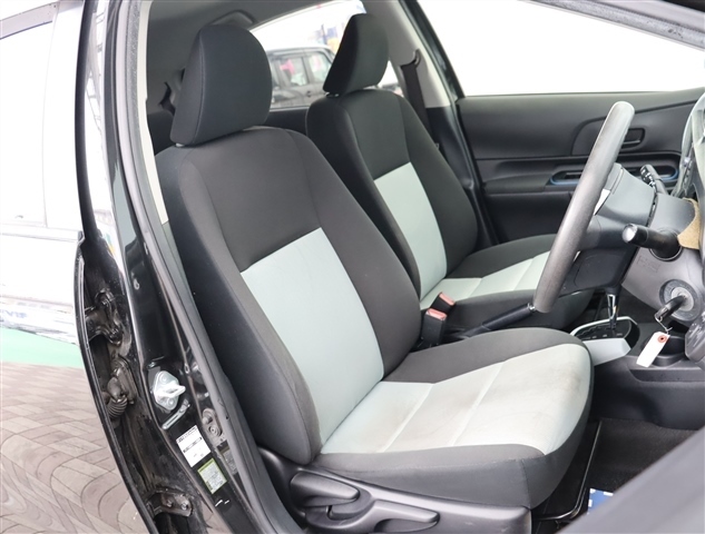 トヨタ アクア １．５ Ｓ H25年 (関東) 99