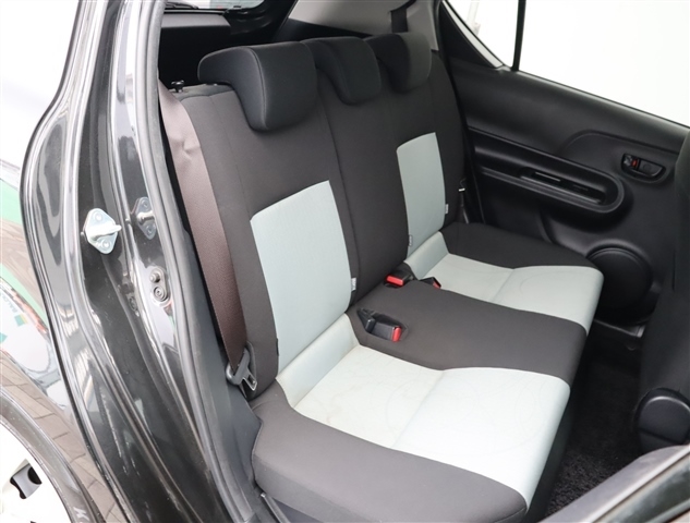 トヨタ アクア １．５ Ｓ H25年 (関東) 99