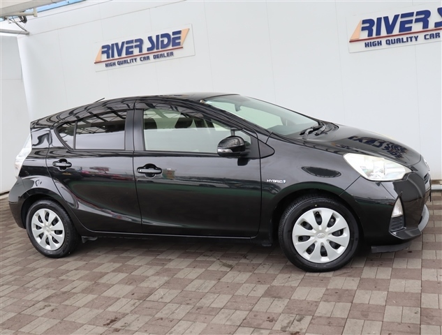 トヨタ アクア １．５ Ｓ H25年 (関東) 99