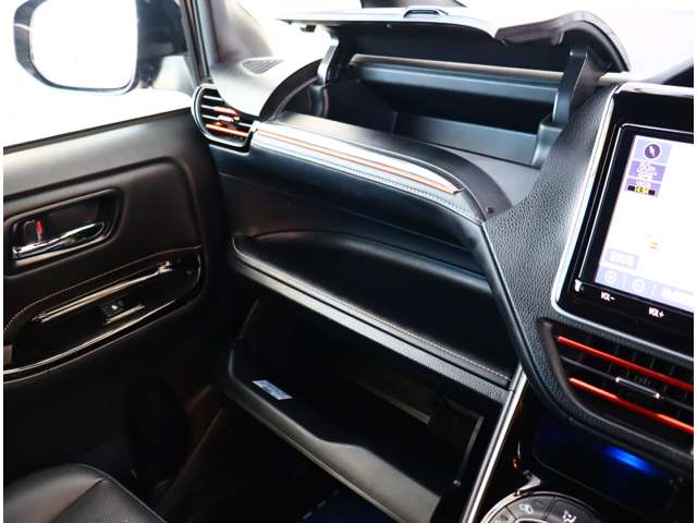 トヨタ エスクァイア　ハイブリッド １．８ ハイブリッド ＧＩ R1年 (関東) 99