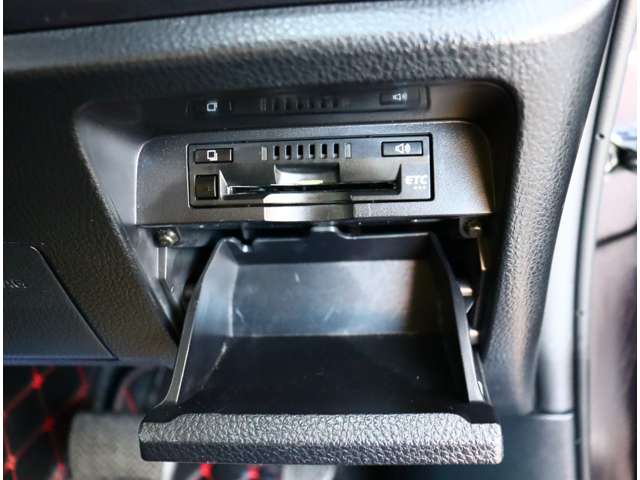 トヨタ エスクァイア　ハイブリッド １．８ ハイブリッド ＧＩ R1年 (関東) 99