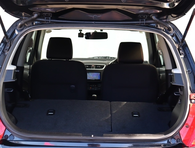 スズキ スイフト １．６ スポーツ H28年 (関東) 99