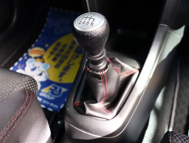 スズキ スイフト １．６ スポーツ H28年 (関東) 99