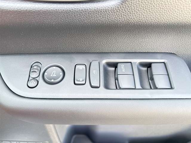 ホンダ フリード　ハイブリッド １．５ Ｅ：ＨＥＶ エアー ＥＸ R6年 (近畿) 99