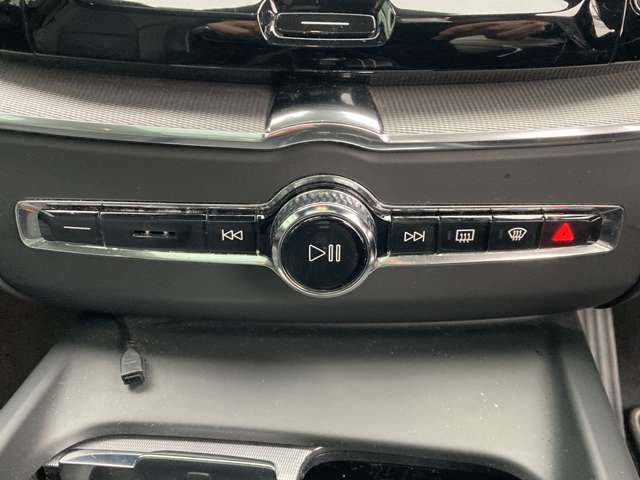 ボルボ ＸＣ６０ Ｂ６ ＡＷＤ Ｒデザイン ４ＷＤ R3年 (関東) 99