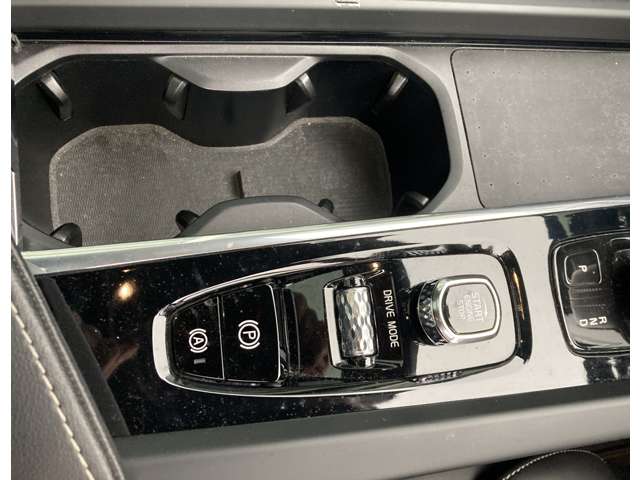 ボルボ ＸＣ６０ Ｂ６ ＡＷＤ Ｒデザイン ４ＷＤ R3年 (関東) 99