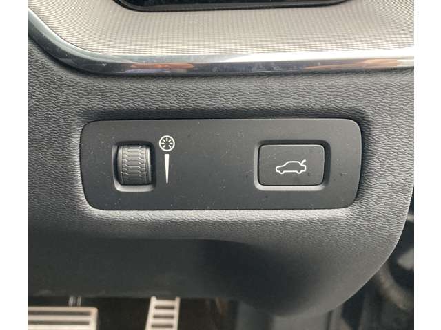 ボルボ ＸＣ６０ Ｂ６ ＡＷＤ Ｒデザイン ４ＷＤ R3年 (関東) 99