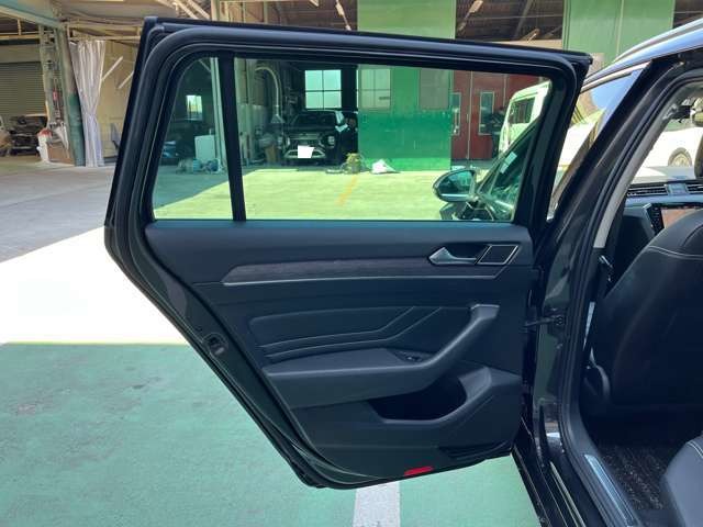 フォルクスワーゲン パサートヴァリアント ＴＳＩ　エレガンス　アドバンス R4年 (東海) 99