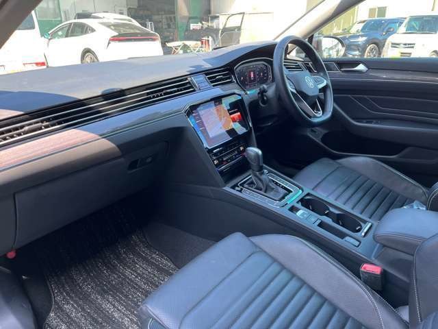 フォルクスワーゲン パサートヴァリアント ＴＳＩ　エレガンス　アドバンス R4年 (東海) 99