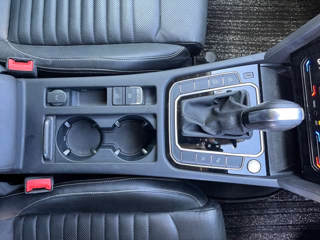 フォルクスワーゲン パサートヴァリアント ＴＳＩ　エレガンス　アドバンス R4年 (東海) 99