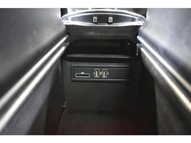 メルセデスベンツ ＧＬＣクーペ ２５０ ４マチック スポーツ （本革仕様） ４ＷＤ H29年 (関東) 99