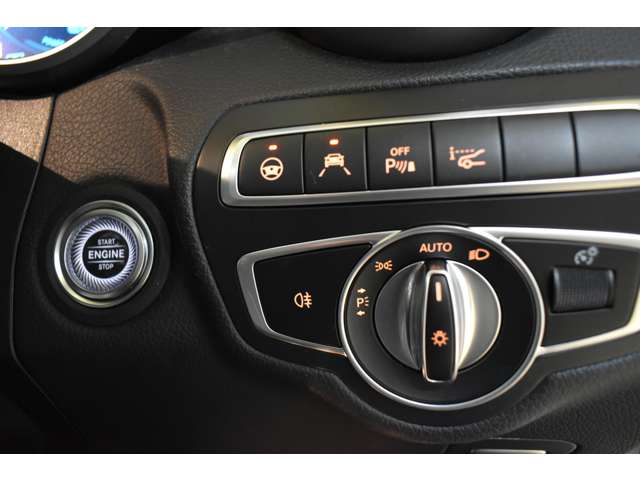 メルセデスベンツ Ｃクラス Ｃ２００ ローレウス エディション （ＢＳＧ搭載モデル） スポーツプラスパッケージ R1年 (関東) 99