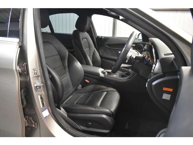 メルセデスベンツ Ｃクラス Ｃ２００ ローレウス エディション （ＢＳＧ搭載モデル） スポーツプラスパッケージ R1年 (関東) 99