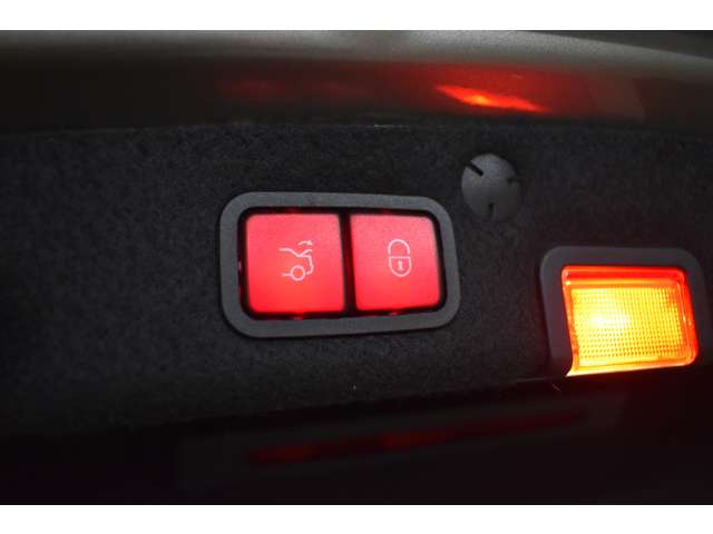 メルセデスベンツ Ｃクラス Ｃ２００ ローレウス エディション （ＢＳＧ搭載モデル） スポーツプラスパッケージ R1年 (関東) 99