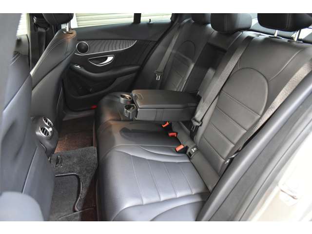 メルセデスベンツ Ｃクラス Ｃ２００ ローレウス エディション （ＢＳＧ搭載モデル） スポーツプラスパッケージ R1年 (関東) 99