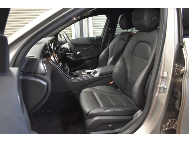 メルセデスベンツ Ｃクラス Ｃ２００ ローレウス エディション （ＢＳＧ搭載モデル） スポーツプラスパッケージ R1年 (関東) 99