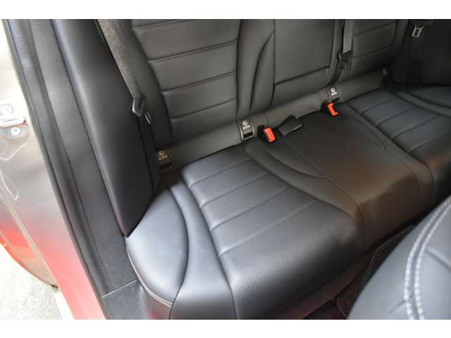 メルセデスベンツ Ｃクラス Ｃ２００ ローレウス エディション （ＢＳＧ搭載モデル） スポーツプラスパッケージ R1年 (関東) 99