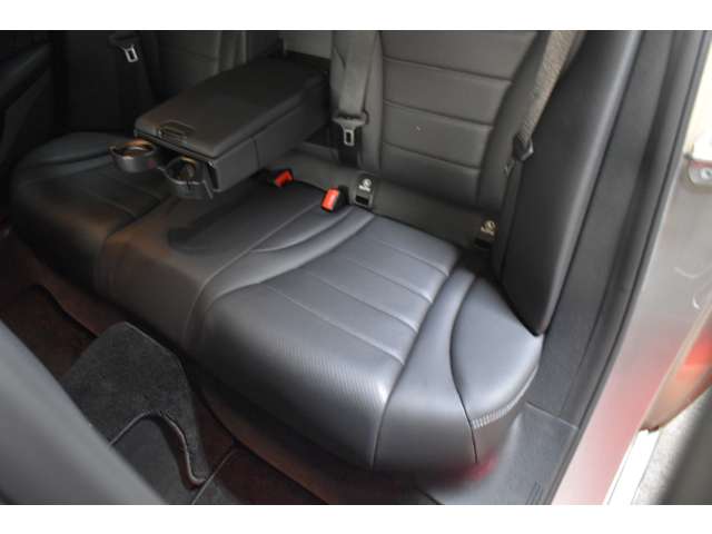 メルセデスベンツ Ｃクラス Ｃ２００ ローレウス エディション （ＢＳＧ搭載モデル） スポーツプラスパッケージ R1年 (関東) 99