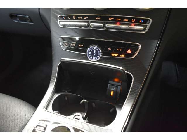 メルセデスベンツ Ｃクラス Ｃ２００ ローレウス エディション （ＢＳＧ搭載モデル） スポーツプラスパッケージ R1年 (関東) 99