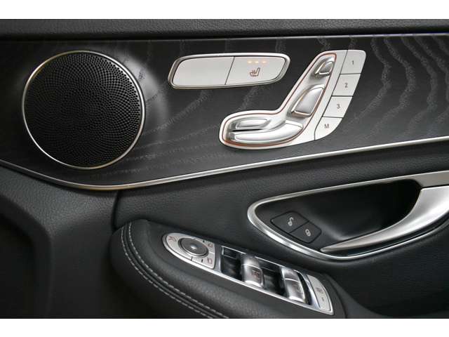 メルセデスベンツ Ｃクラス Ｃ２００ ローレウス エディション （ＢＳＧ搭載モデル） スポーツプラスパッケージ R1年 (関東) 99